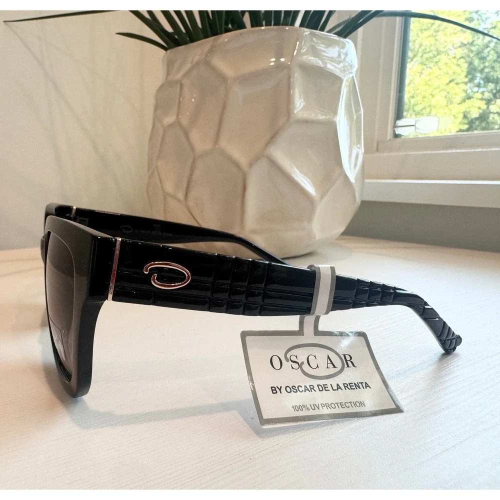 Oscar by Oscar de la Renta Black Square Sunglasses Quilted Detail UV Protection